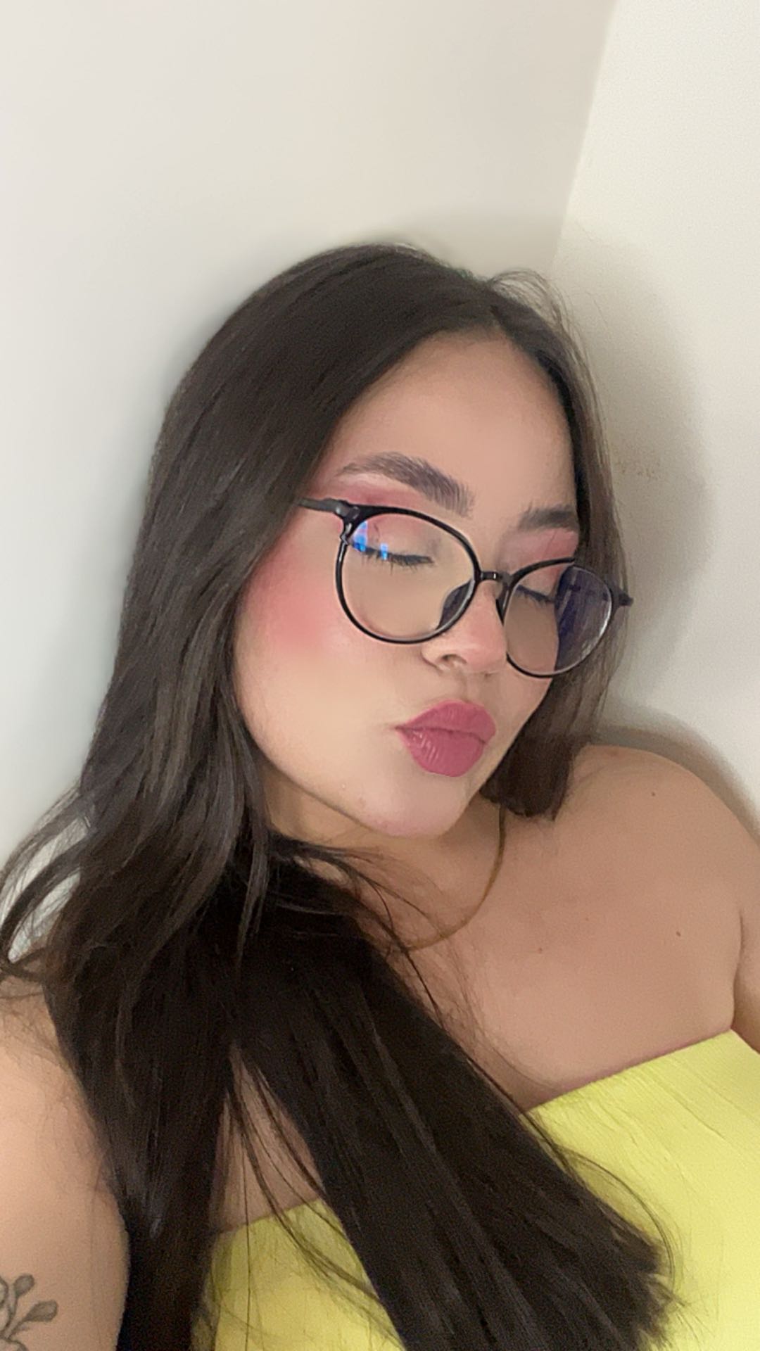 Live video chat user ready for a private 1-on-1 match